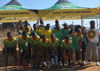 Behind the soccer team (left to right) Ahmed Mahlangu (volunteer), Mhlonishwa Masilela (Steve Tshwete mayor), Sello Matshoga (Nkangala regional secretary), Poppy Msiza (Thembisile Hani municipality speaker) and Sihle Mashilwane (Steve Tshwete council whip)