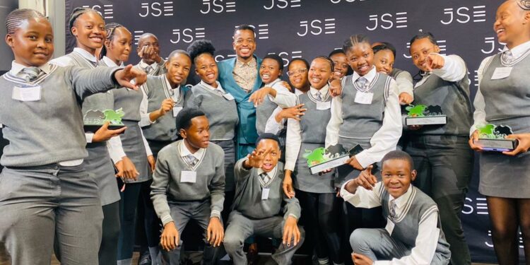 :- The school teacher, Sizwe Mtsweni  (middle) and the Mpumelelo secondary school learners who participated in the completion.