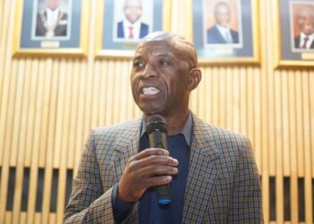 Social activist and pastor Aifheli Nethononda has challenged society to start paying attention at what makes men angry in trying to find solutions to GBVF.
 Men demonstrated their commitment to fight against GBVF by making a verbal declaration during the Men’s Parliament session.