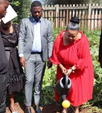 MEC Hlophe applauds Ekwazini Secondary’s 93.5% matric pass rate, eyes 100% in 2025